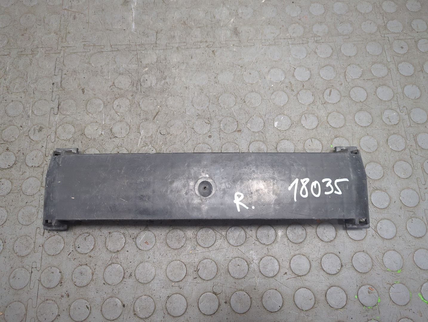 Кронштейн заднего бампера