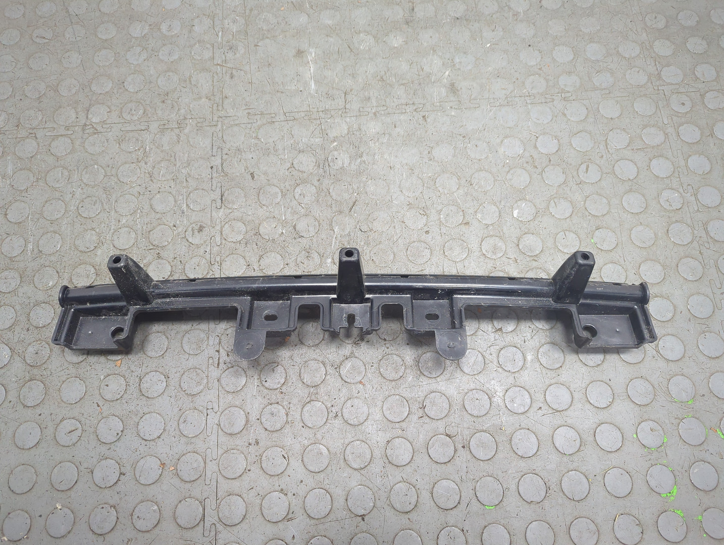 Кронштейн заднего бампера