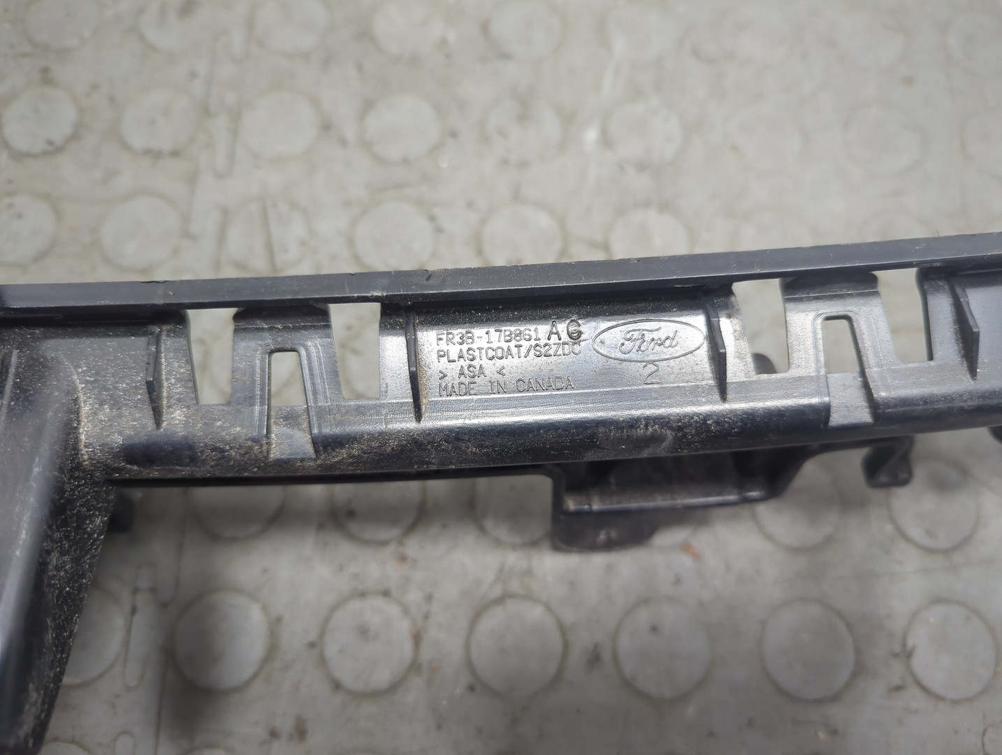 Кронштейн заднего бампера