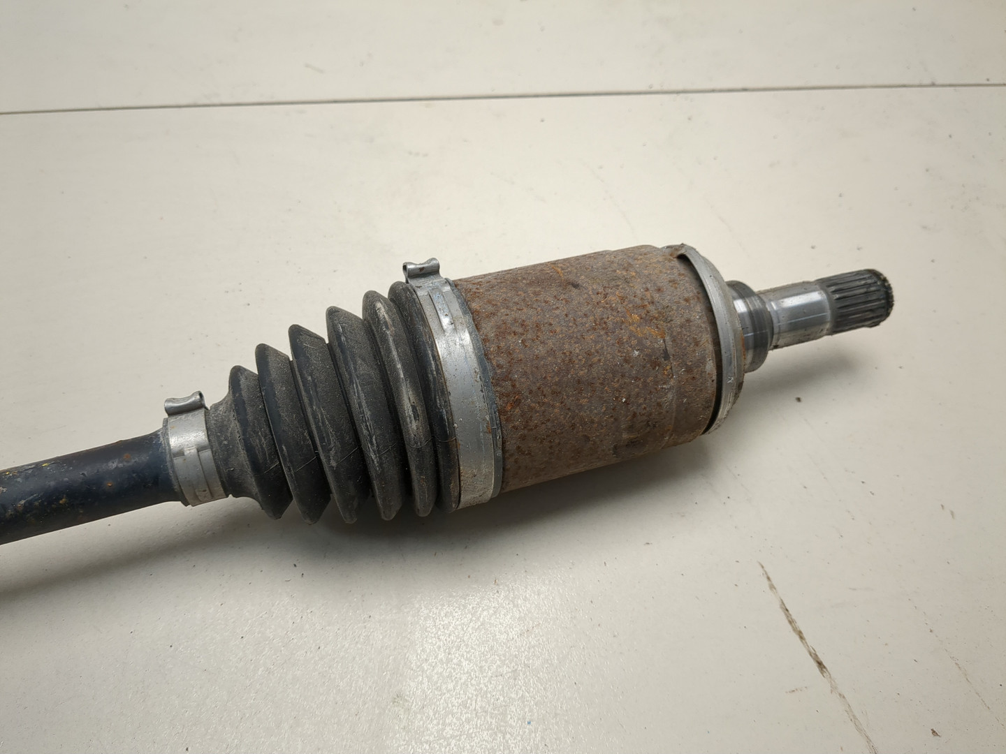 Полуось задняя левая