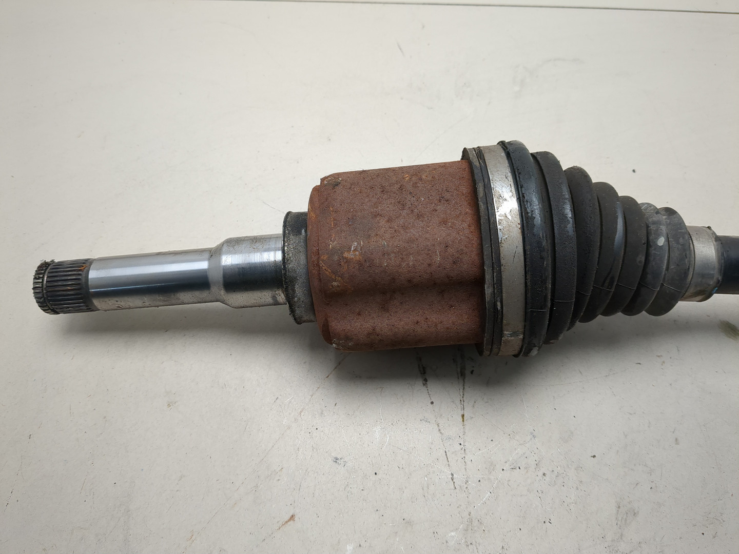 Полуось передняя левая