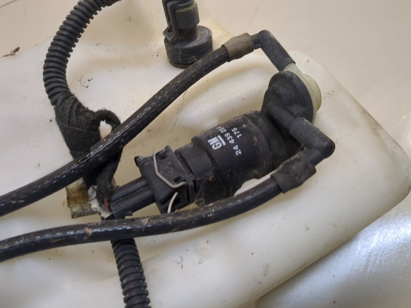 Бачок омывателя лобового стекла