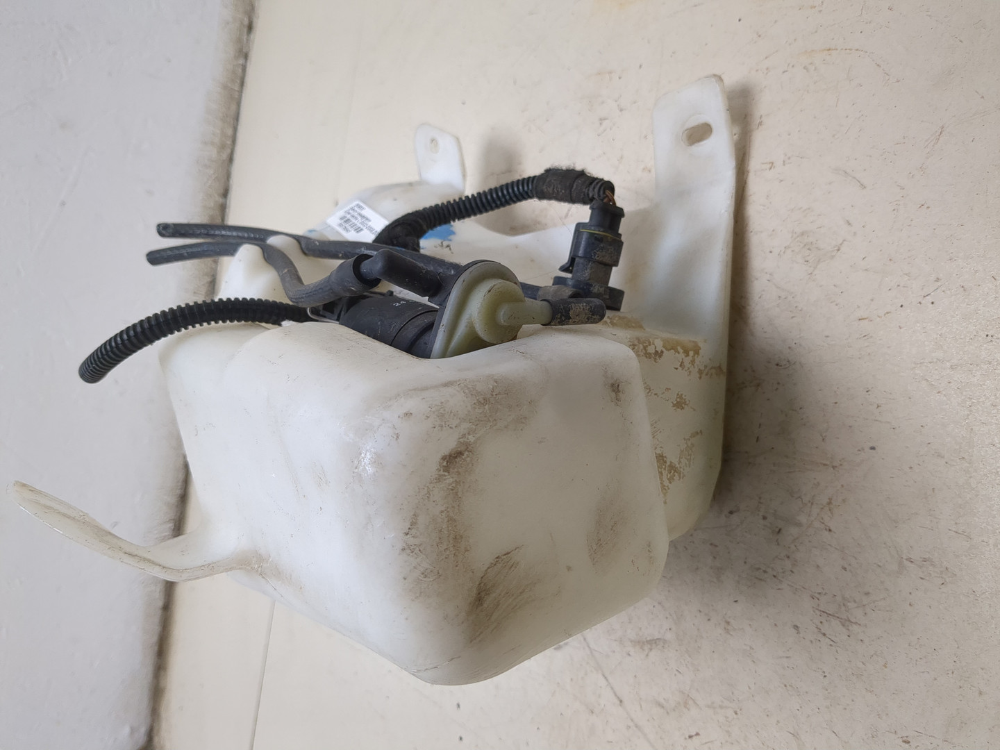 Бачок омывателя лобового стекла