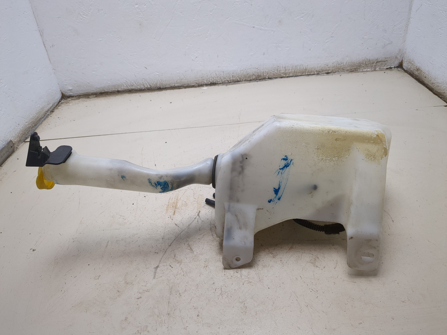 Бачок омывателя лобового стекла