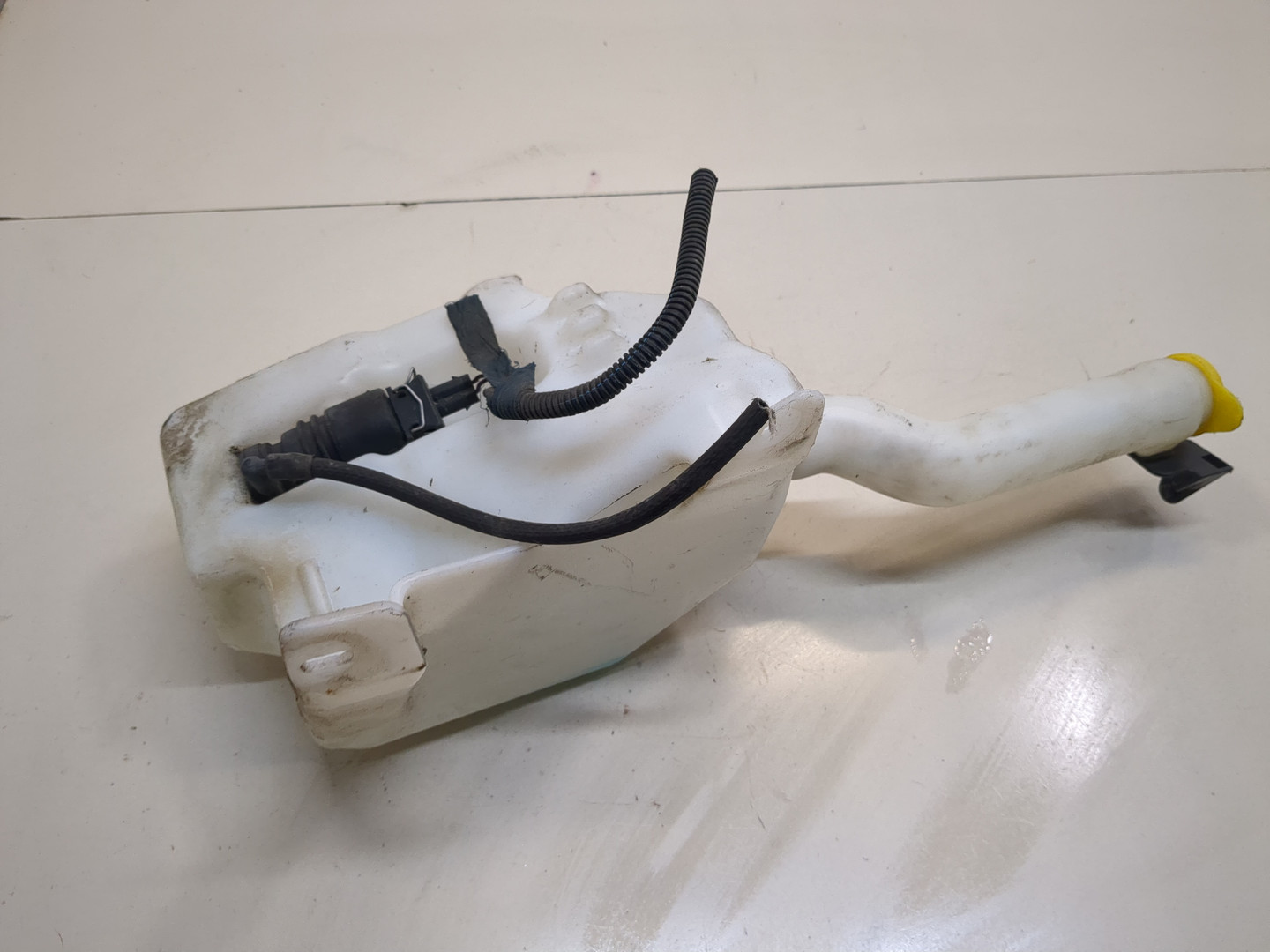 Бачок омывателя лобового стекла