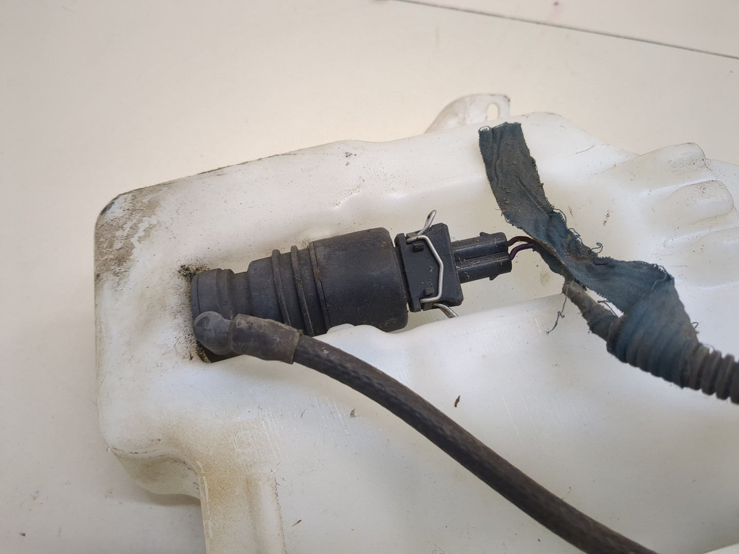 Бачок омывателя лобового стекла