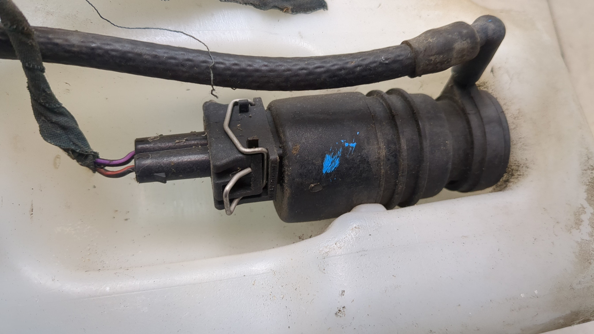 Бачок омывателя лобового стекла