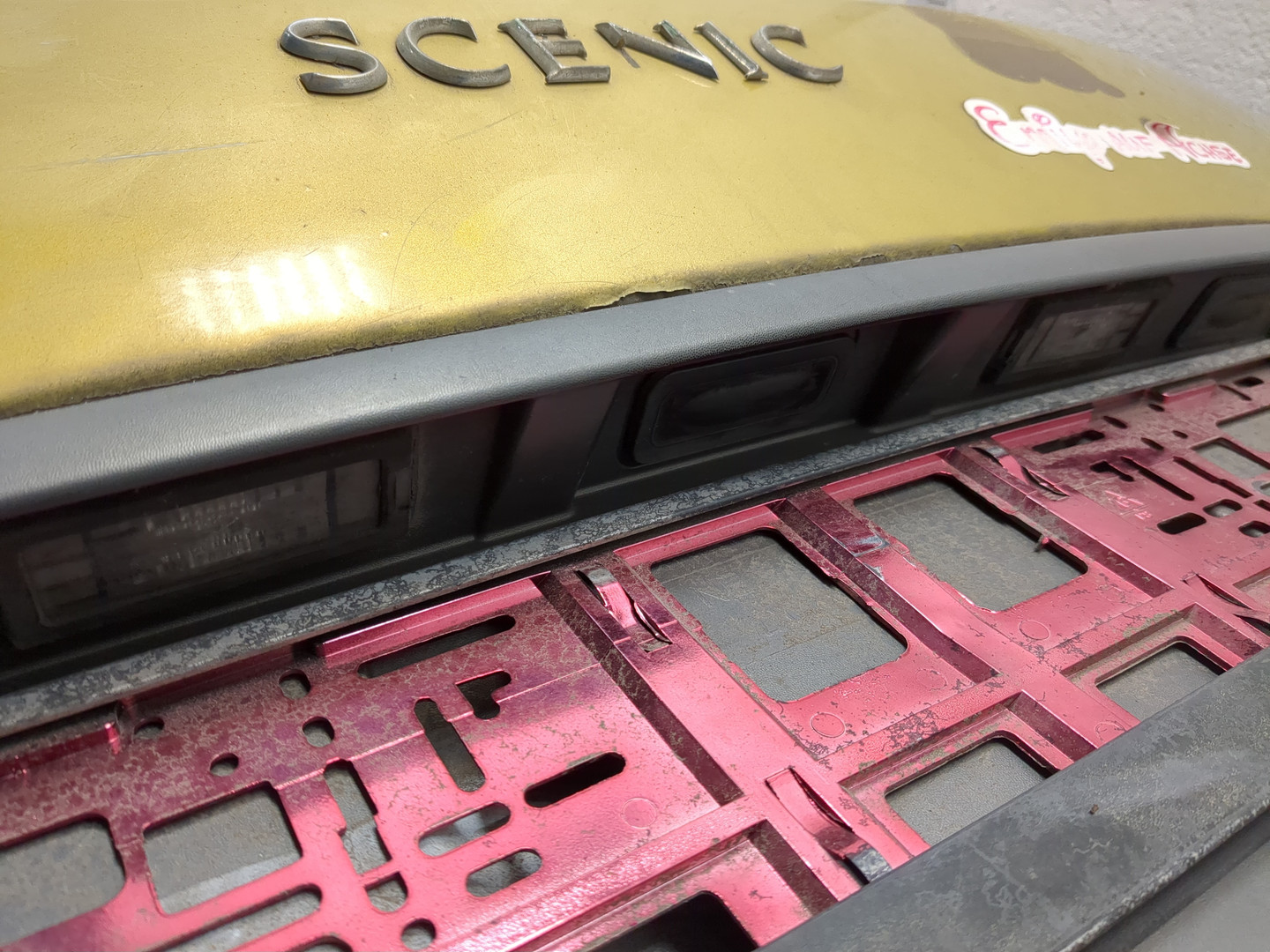 Дверь багажника