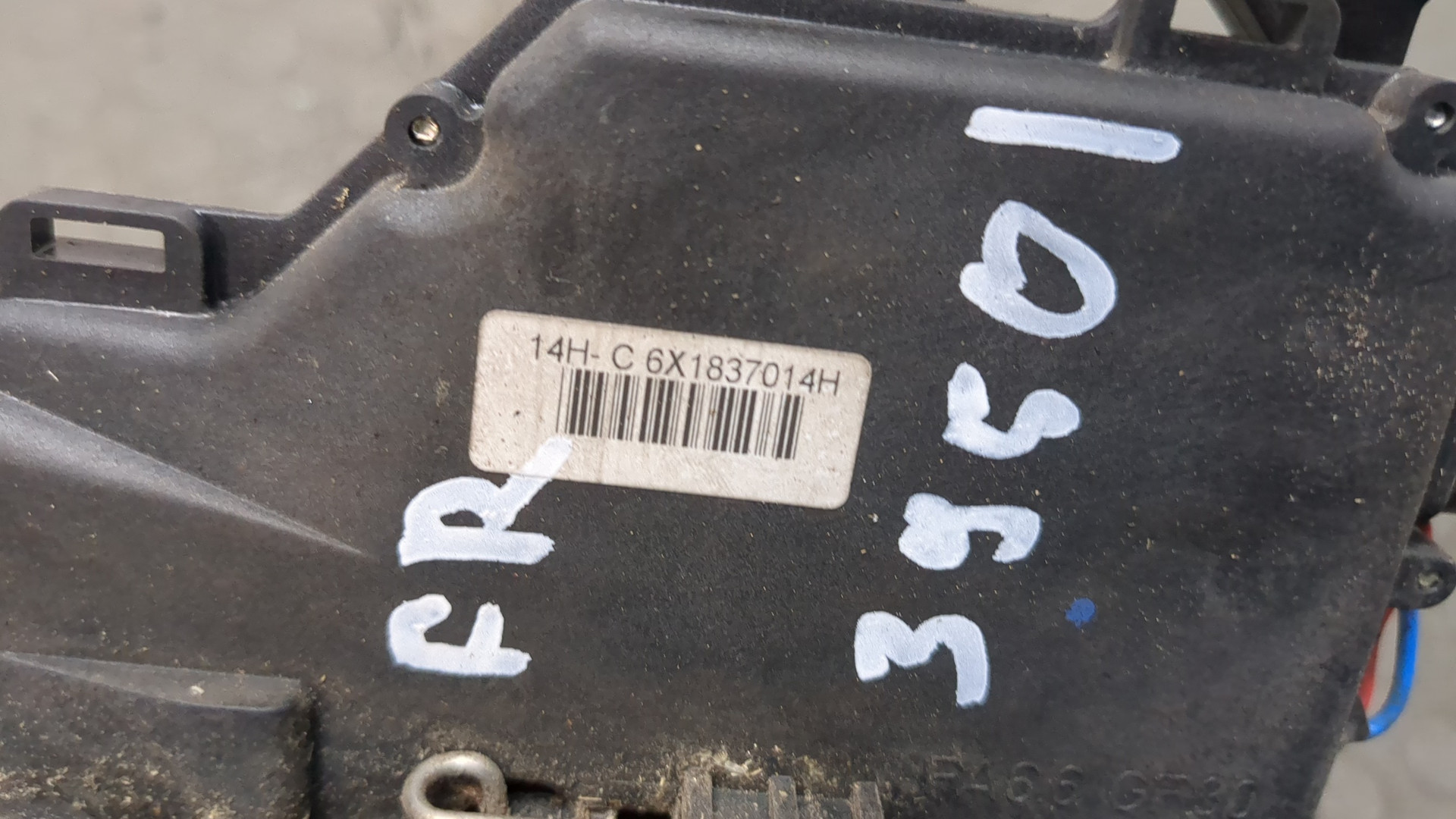 Замок двери передней правой