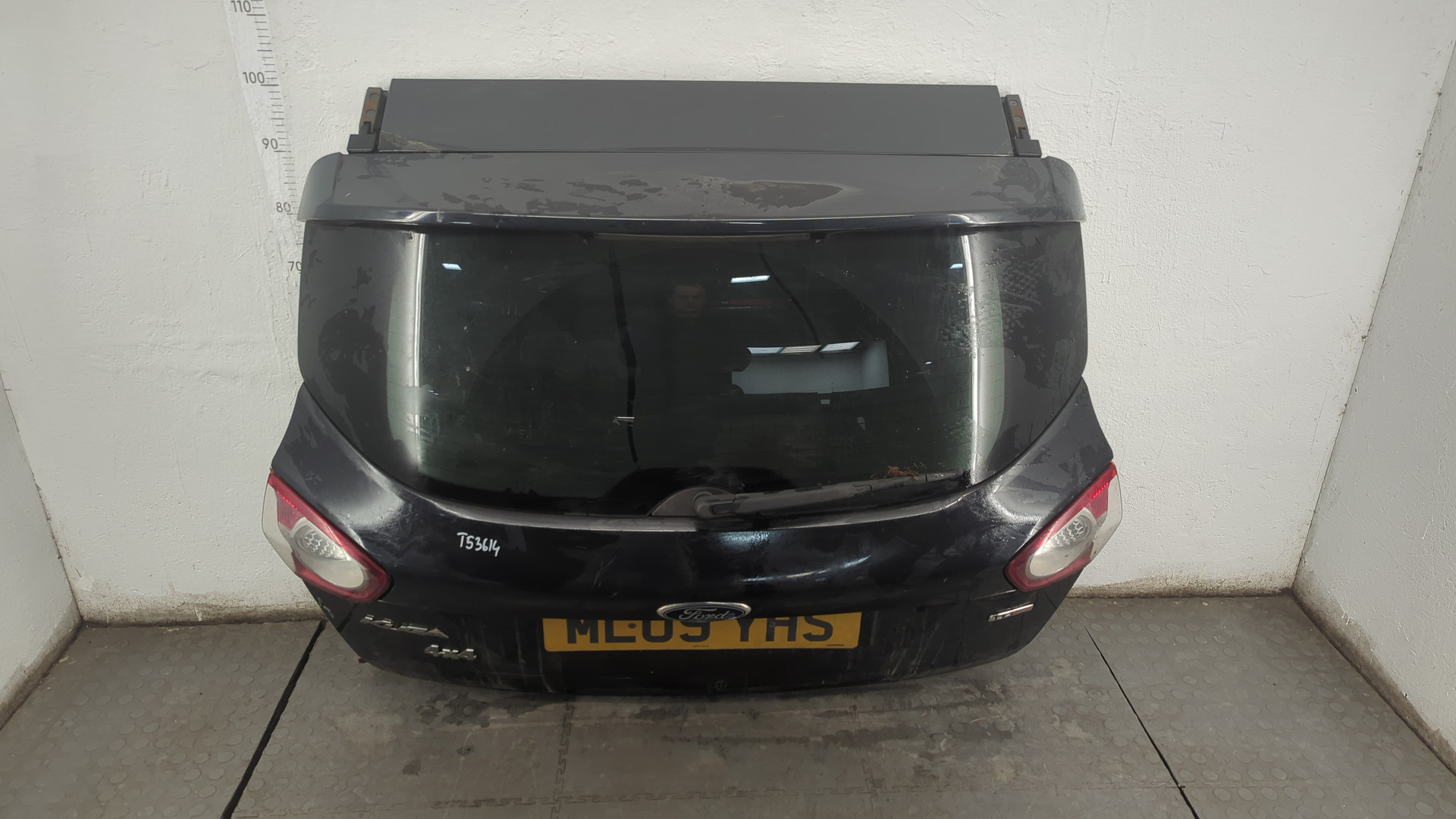 Дверь багажника