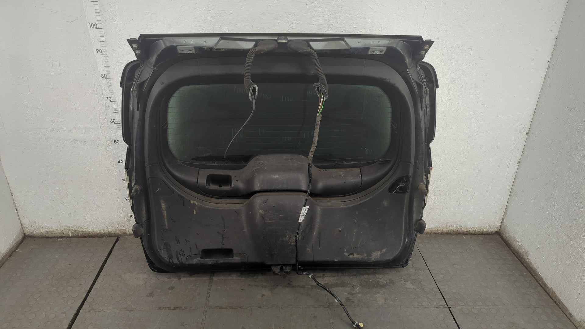 Дверь багажника