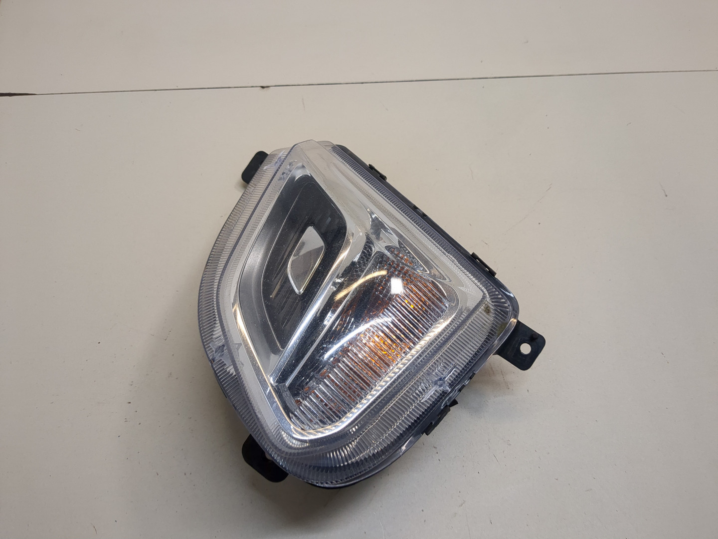 Фара противотуманная левая