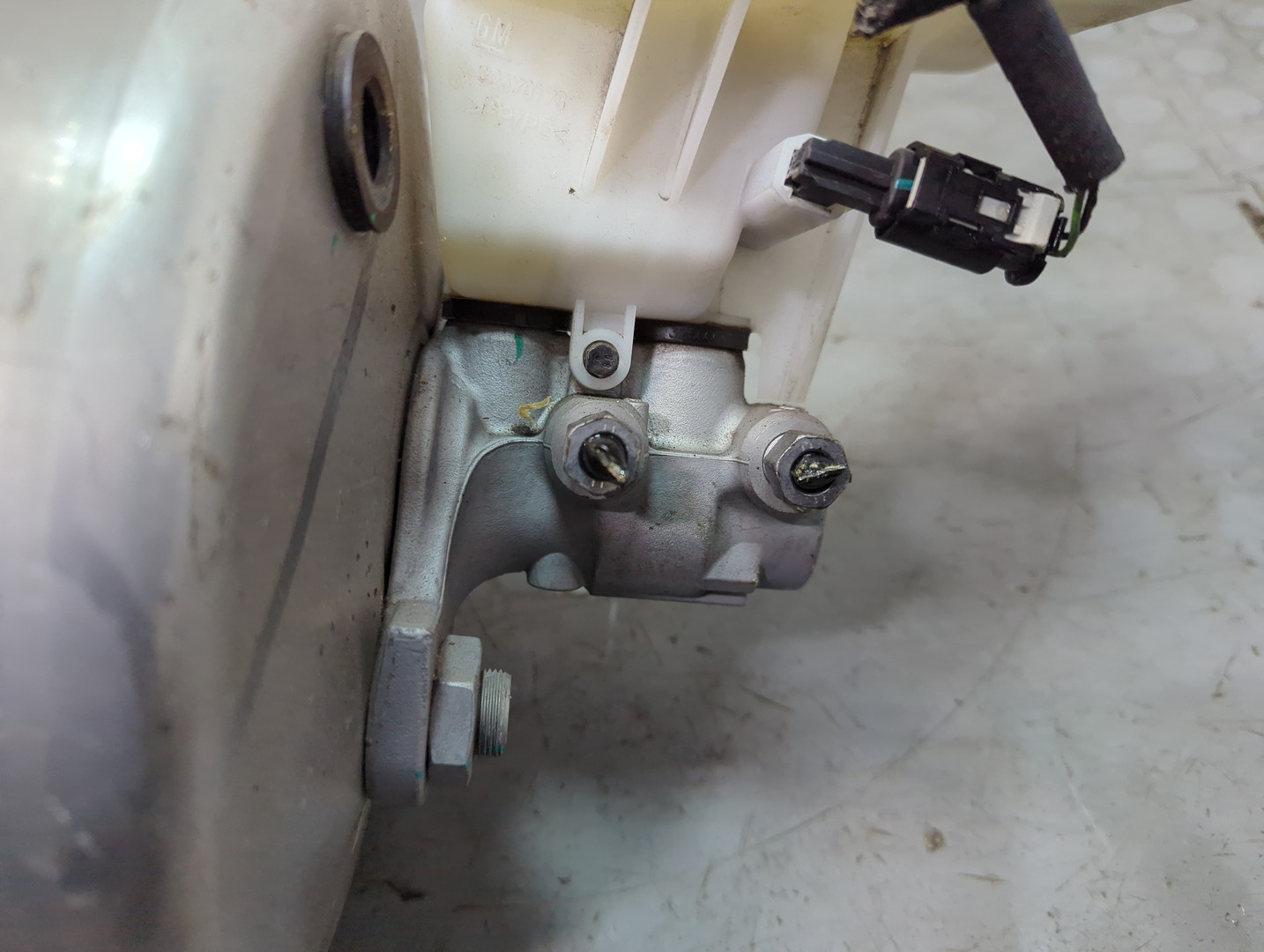 Цилиндр тормозной главный