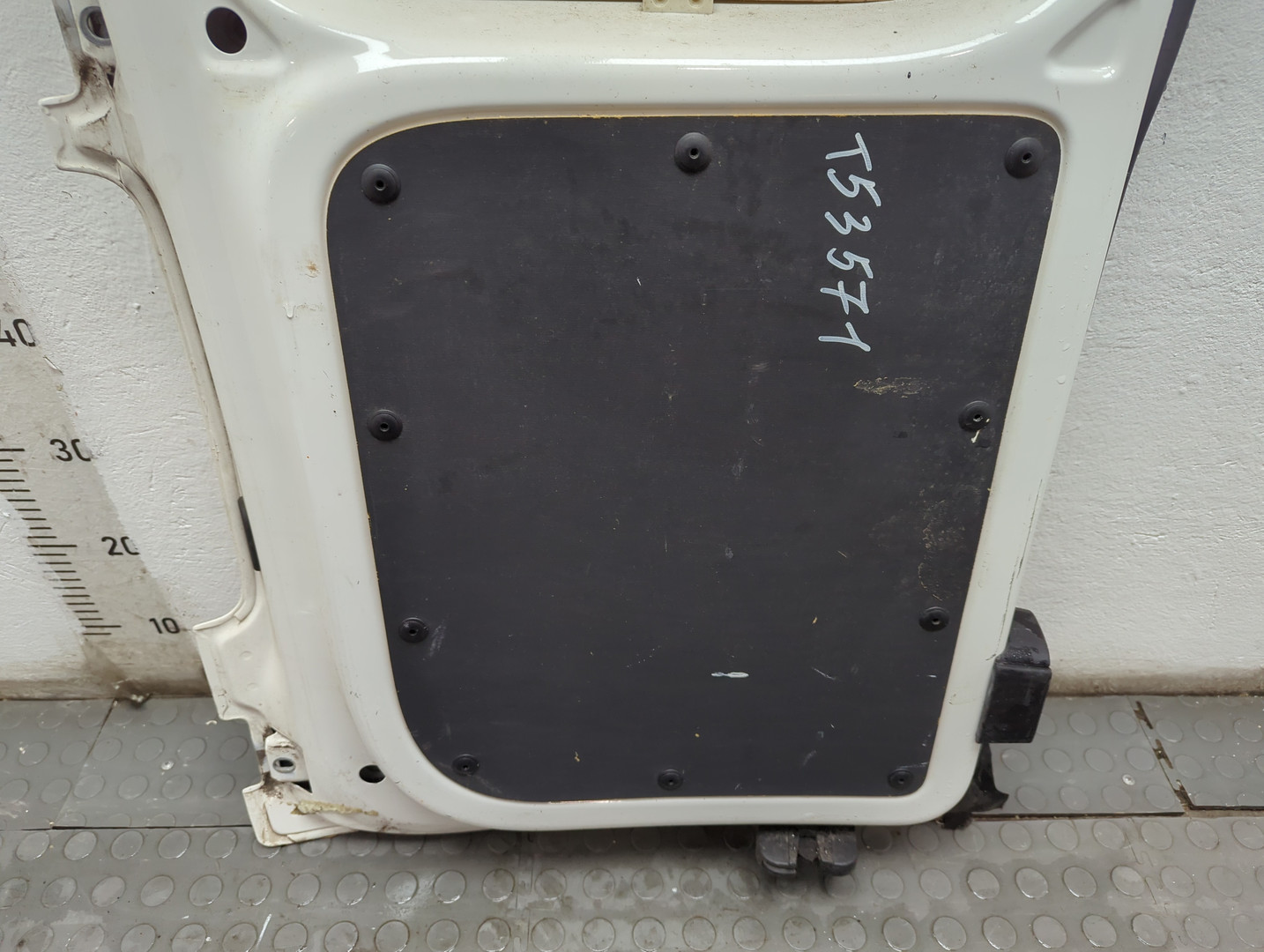 Дверь багажника правая