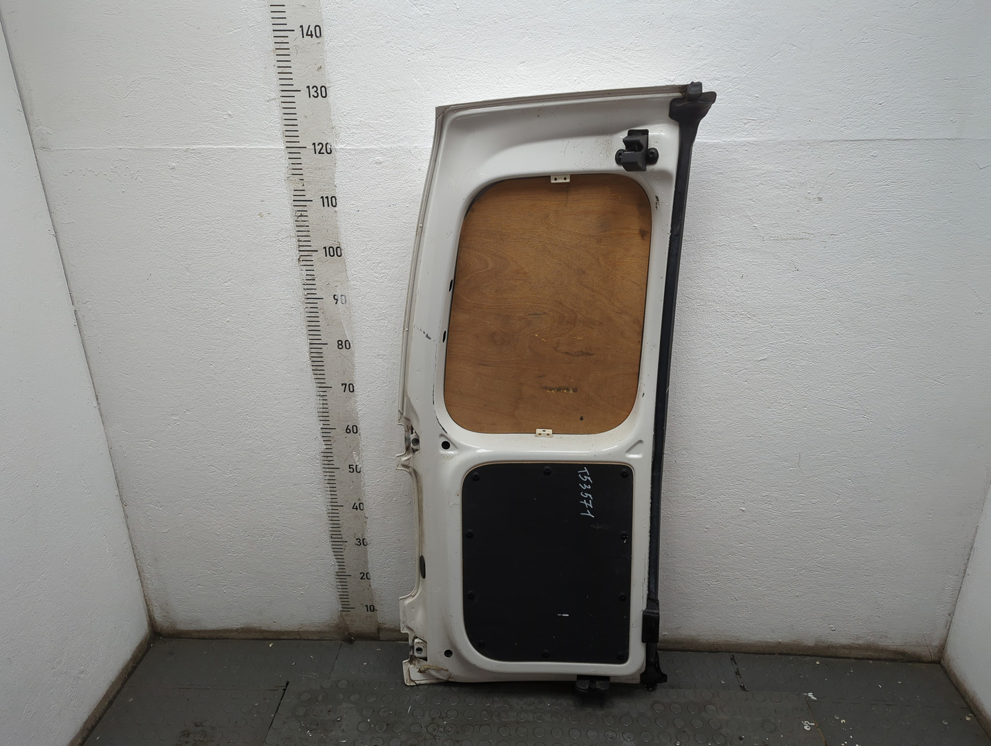 Дверь багажника правая