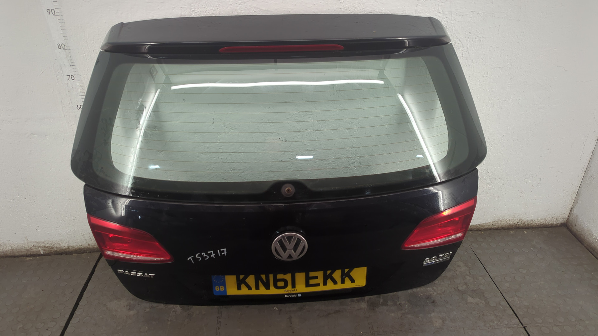 Дверь багажника