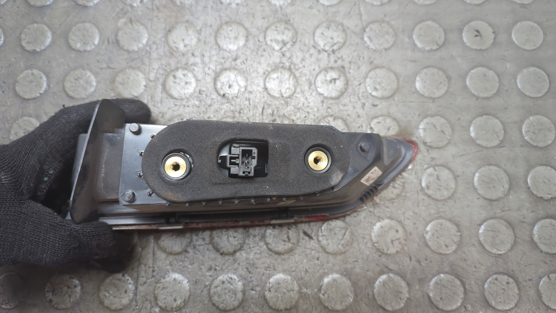 Фонарь задний внутренний левый