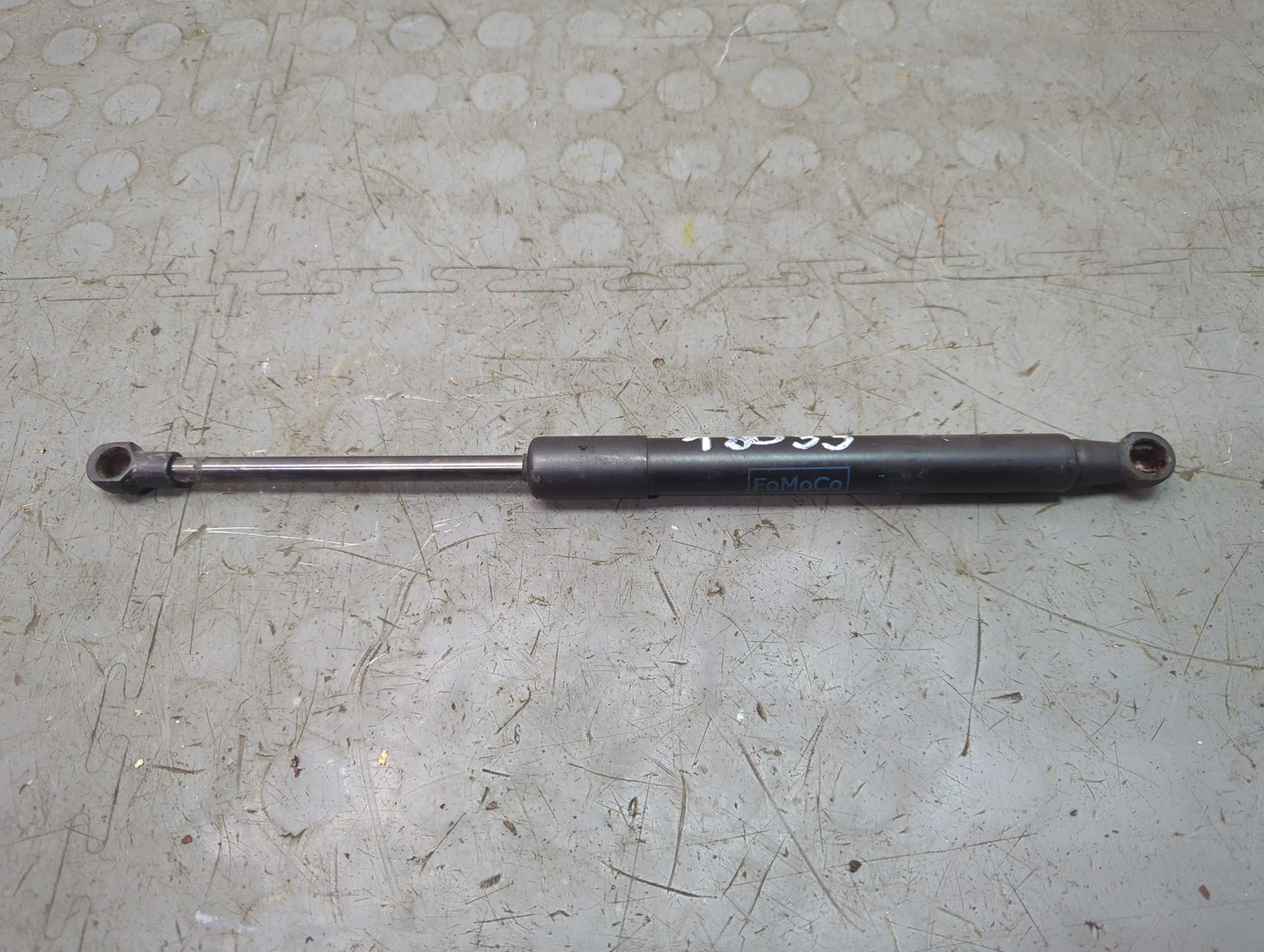 Амортизатор капота