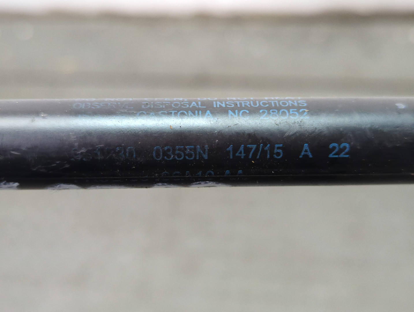 Амортизатор капота