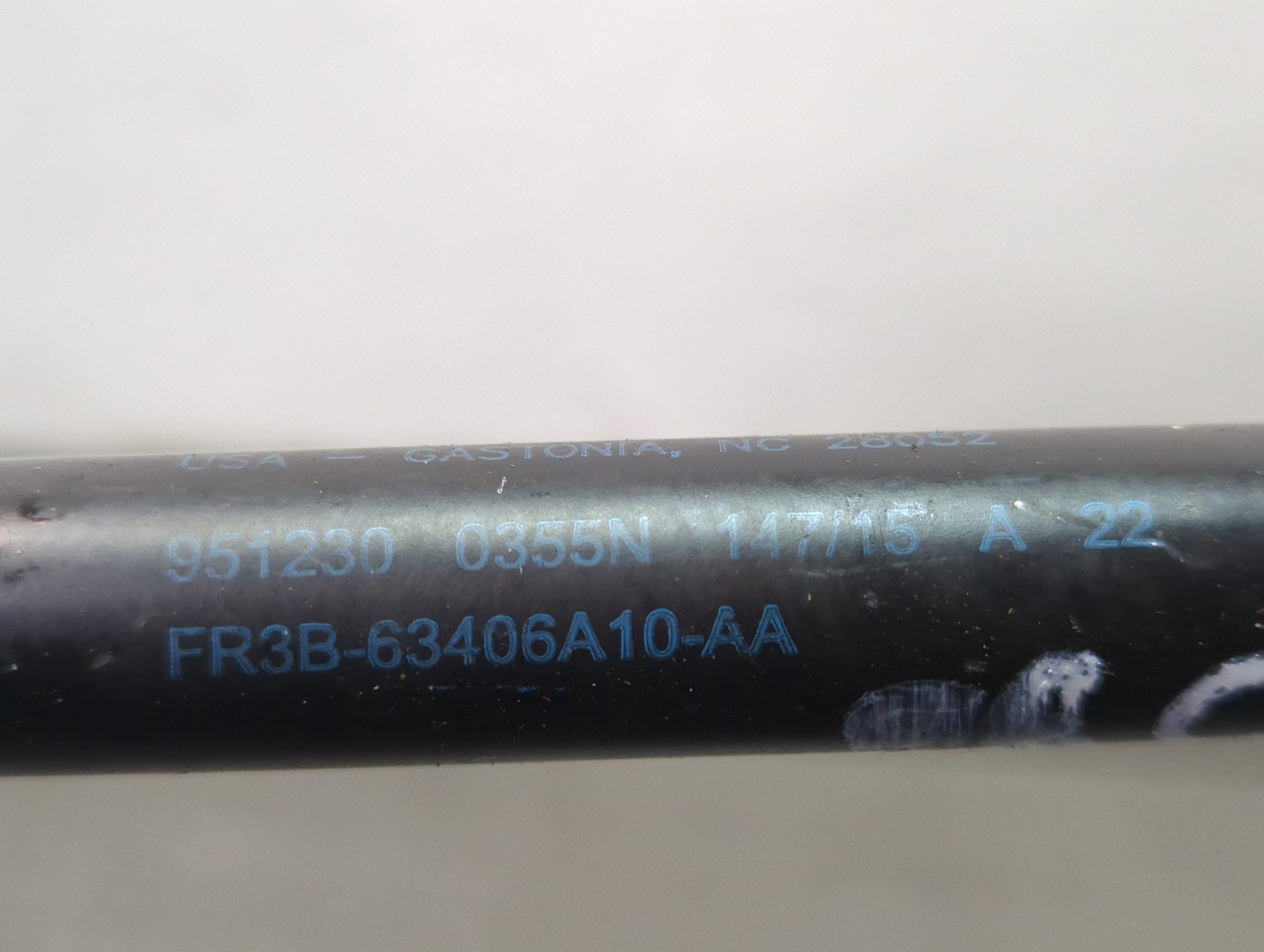 Амортизатор капота