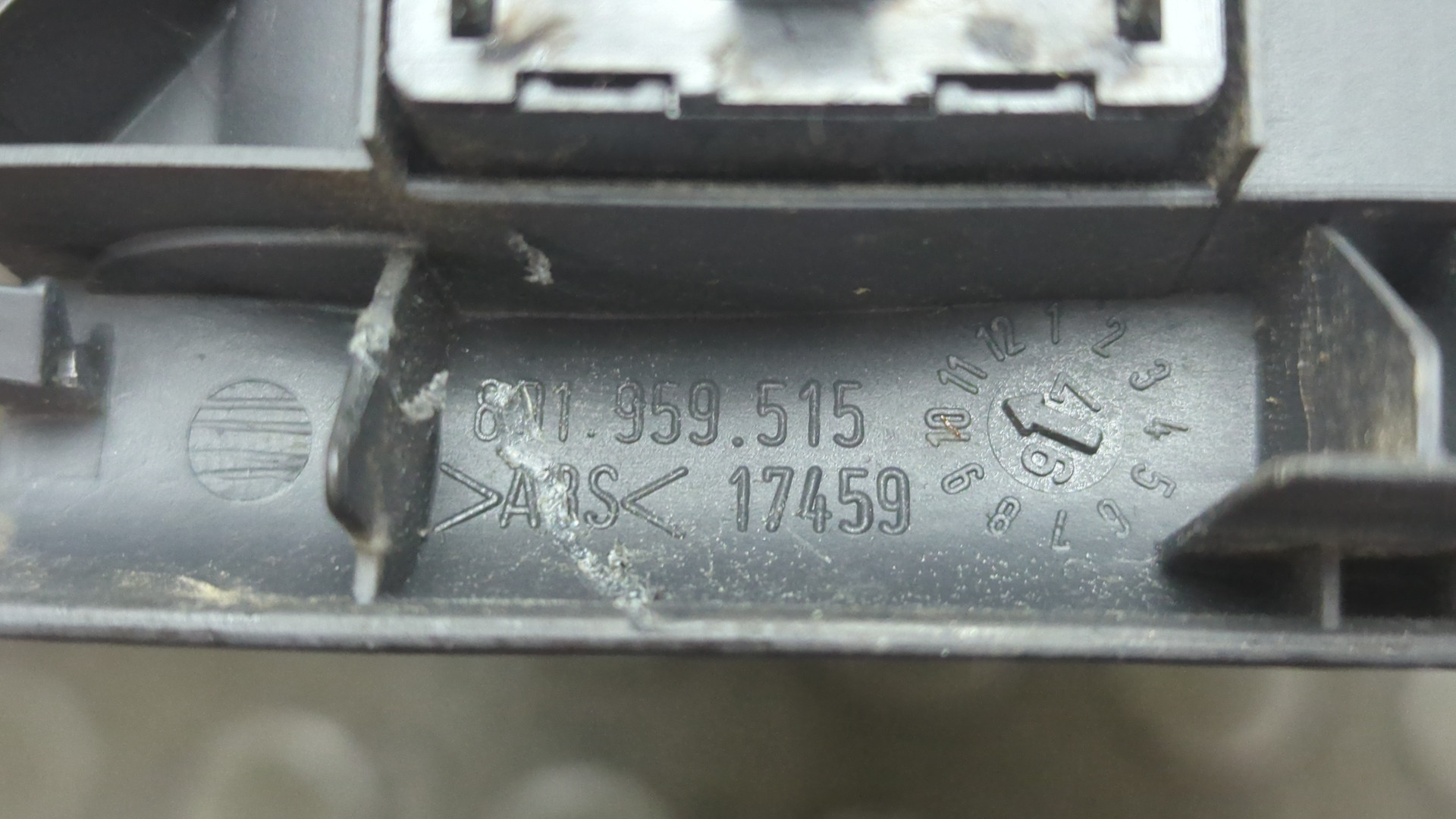 Кнопка стеклоподъемника