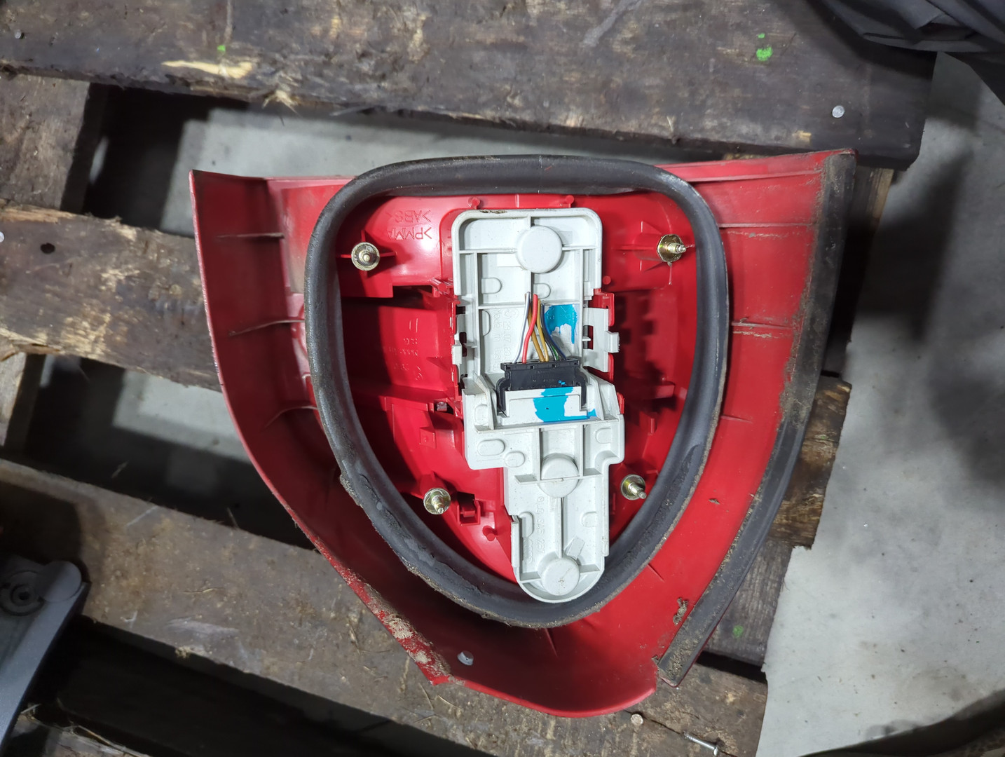 Фонарь задний правый