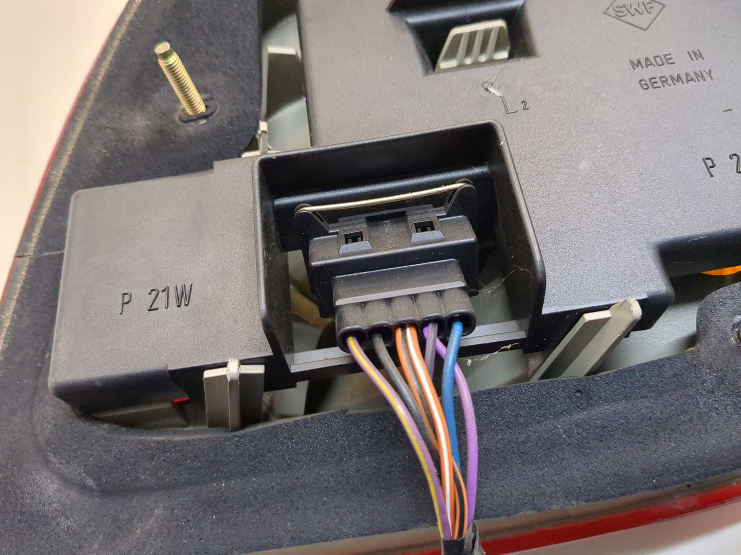 Фонарь задний левый