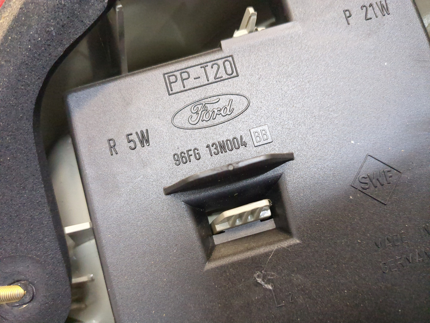 Фонарь задний левый