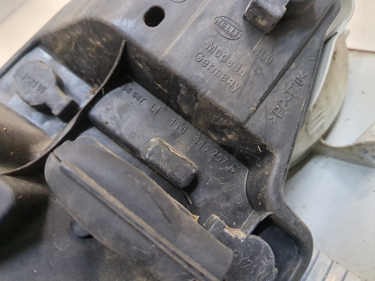 Фонарь задний левый