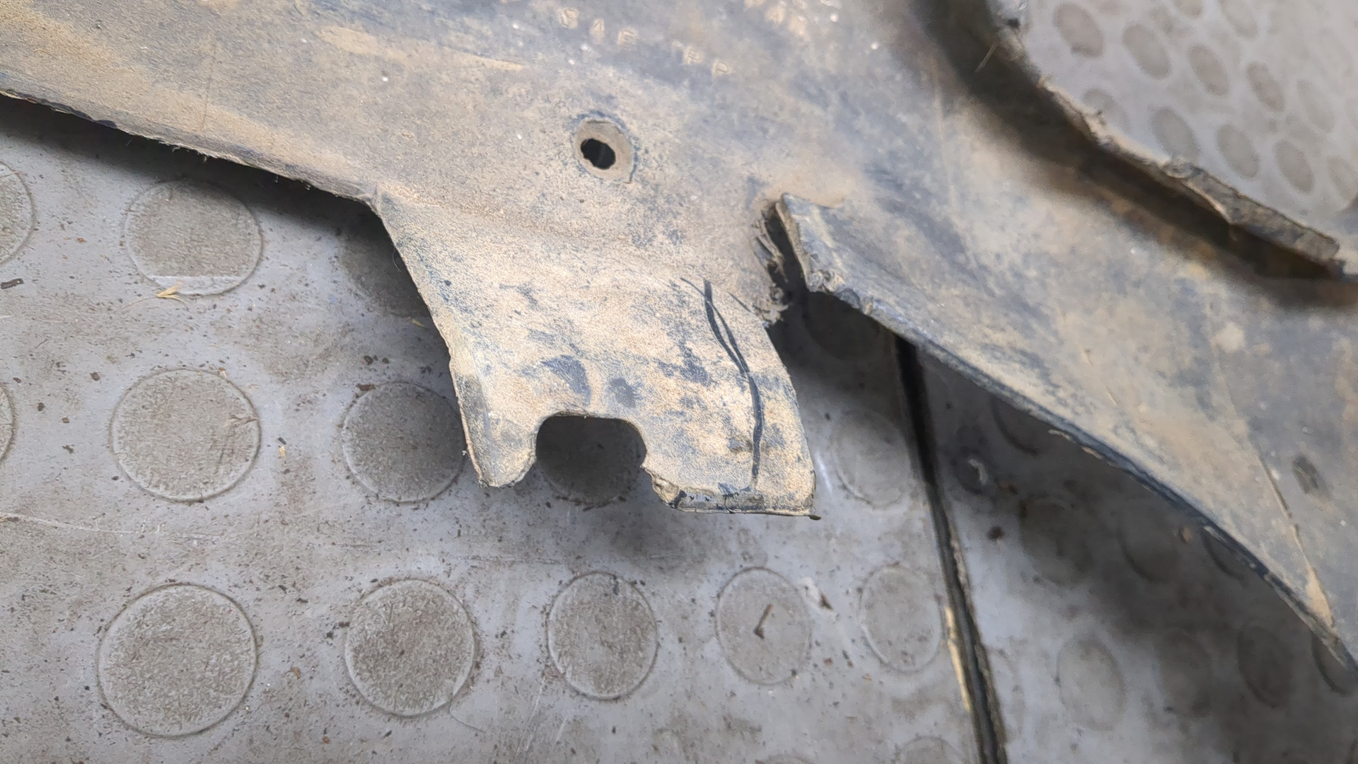 Бампер передний