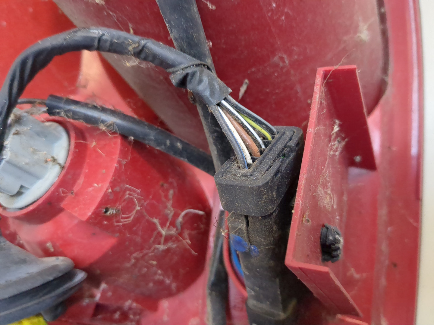 Фонарь задний правый