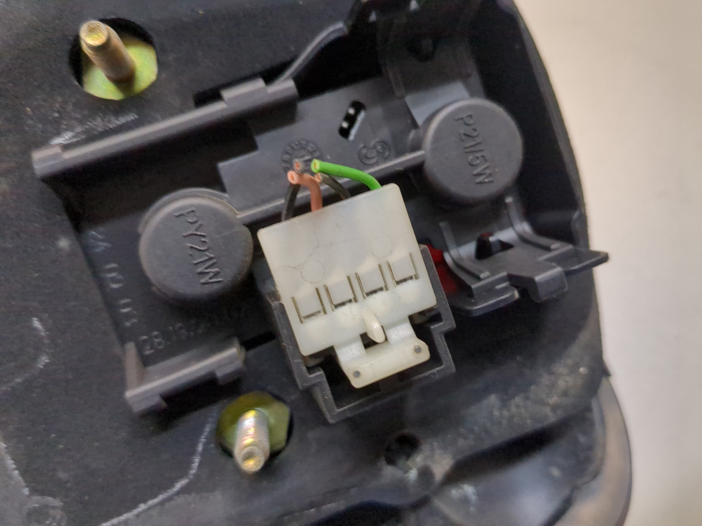 Фонарь задний левый