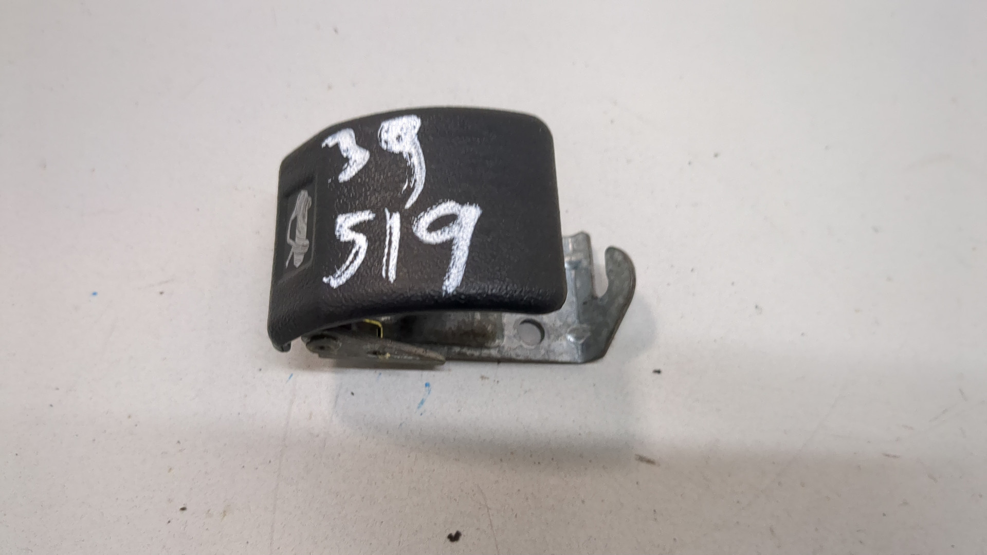 Ручка открывания капота