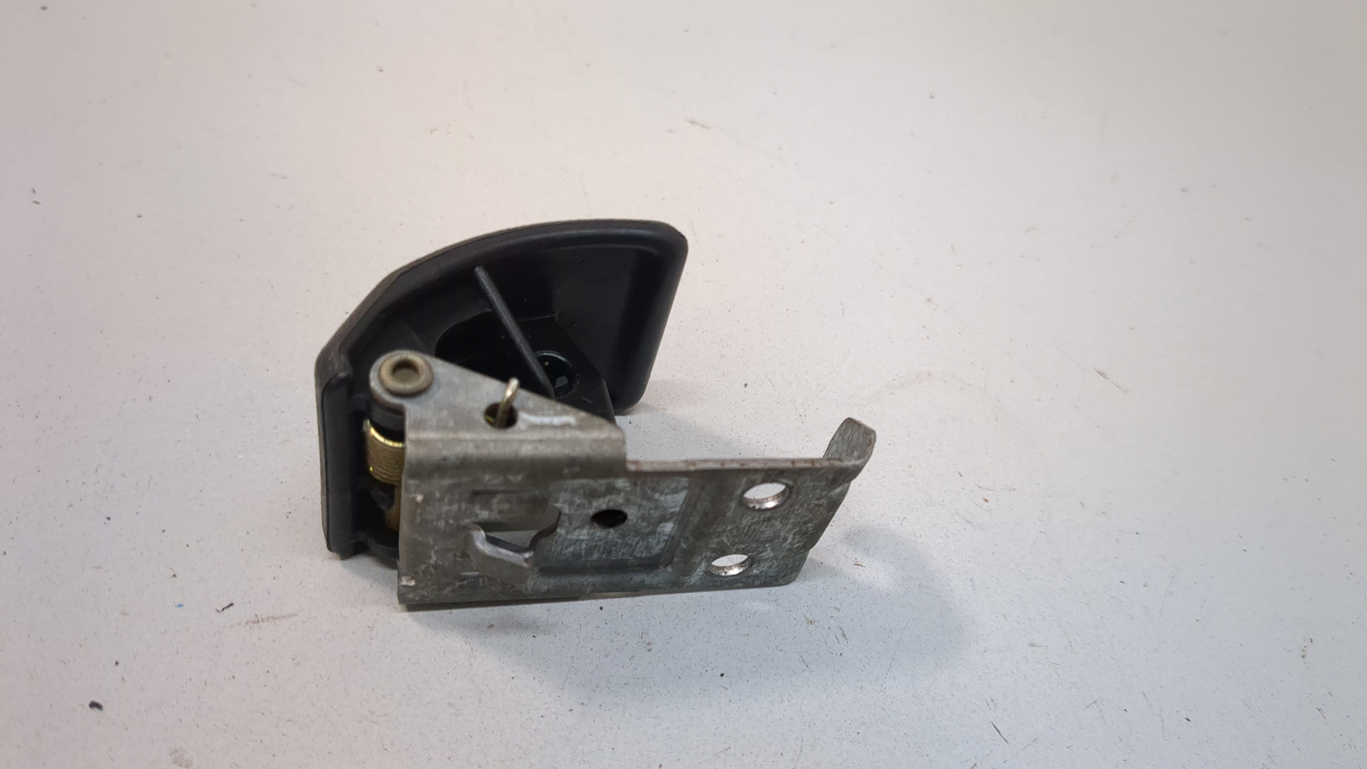 Ручка открывания капота