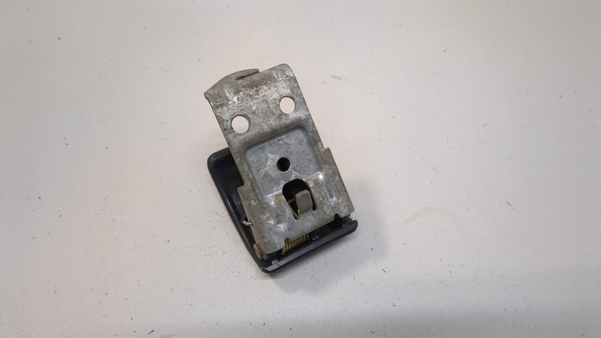 Ручка открывания капота