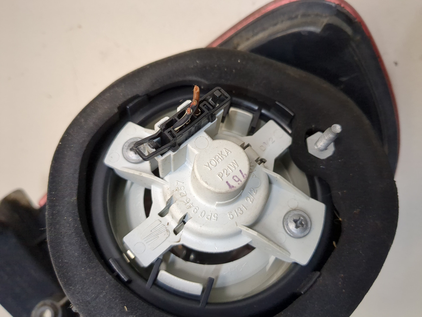 Фонарь задний левый