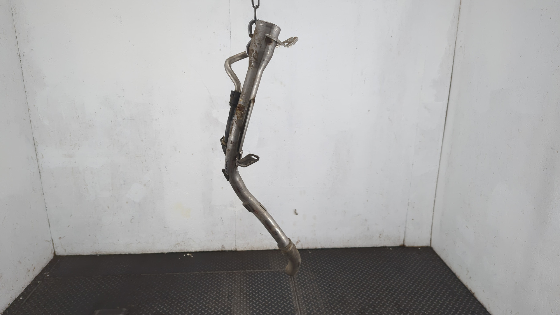 Горловина топливного бака