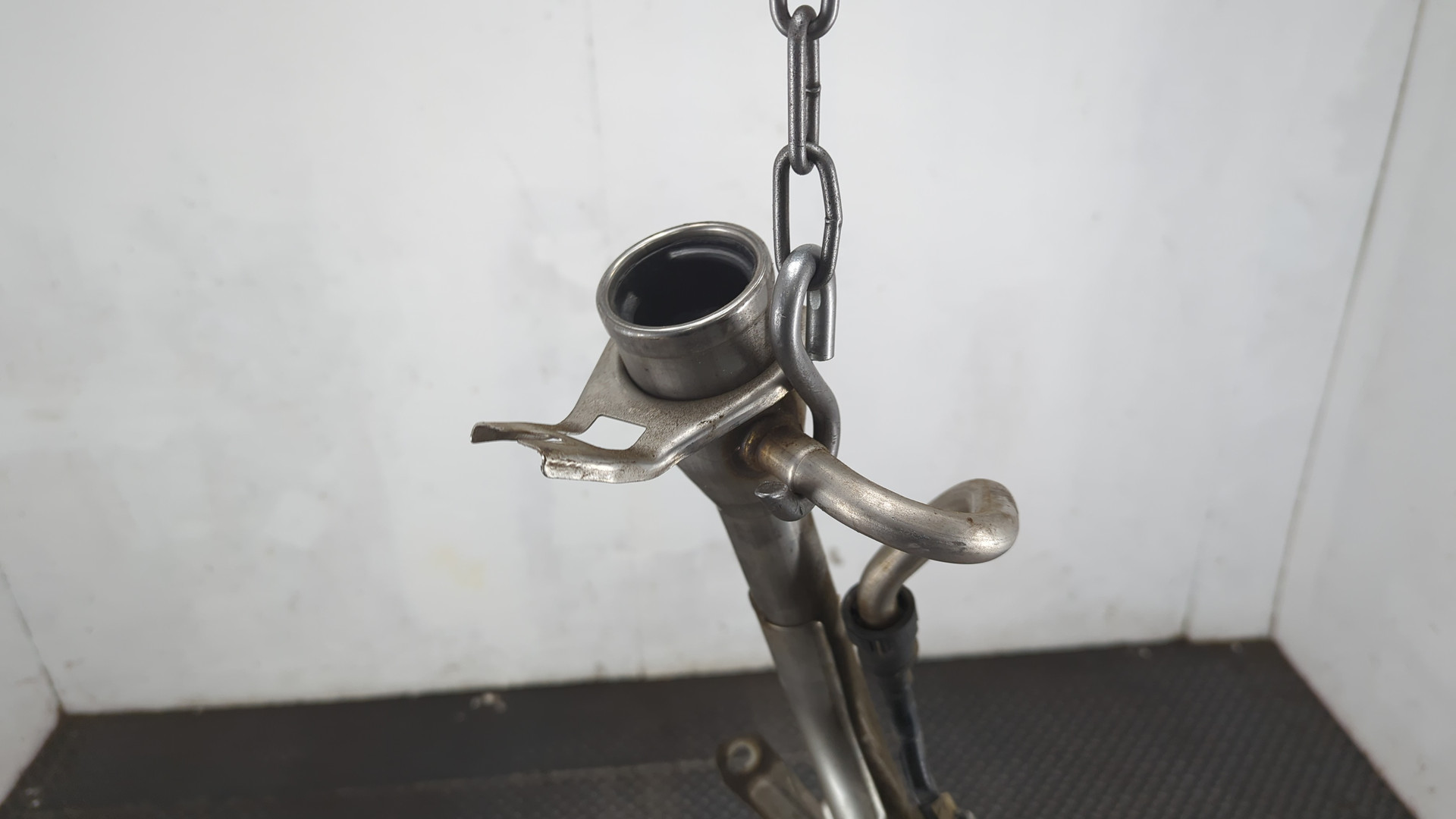 Горловина топливного бака