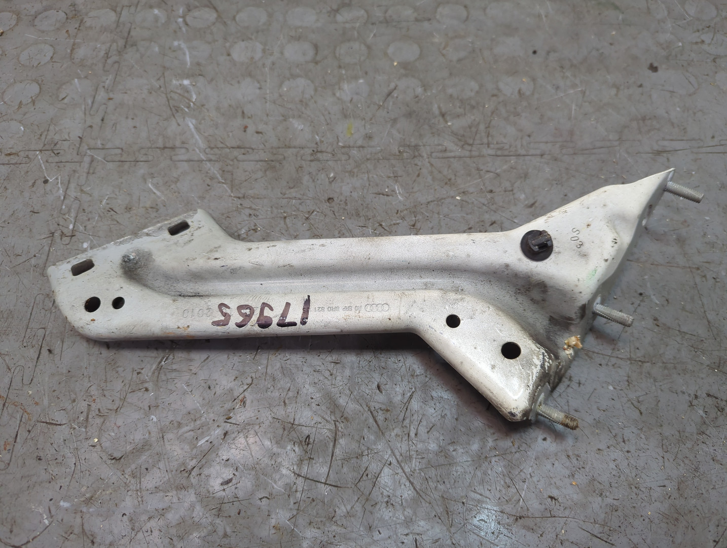 Кронштейн крепления крыла