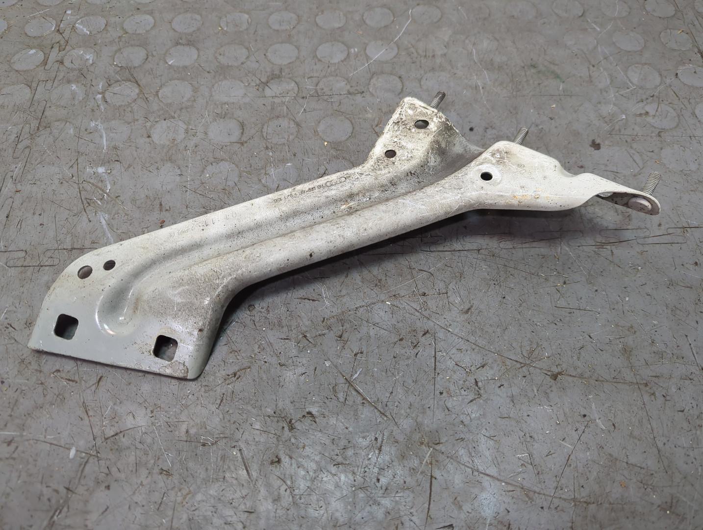 Кронштейн крепления крыла