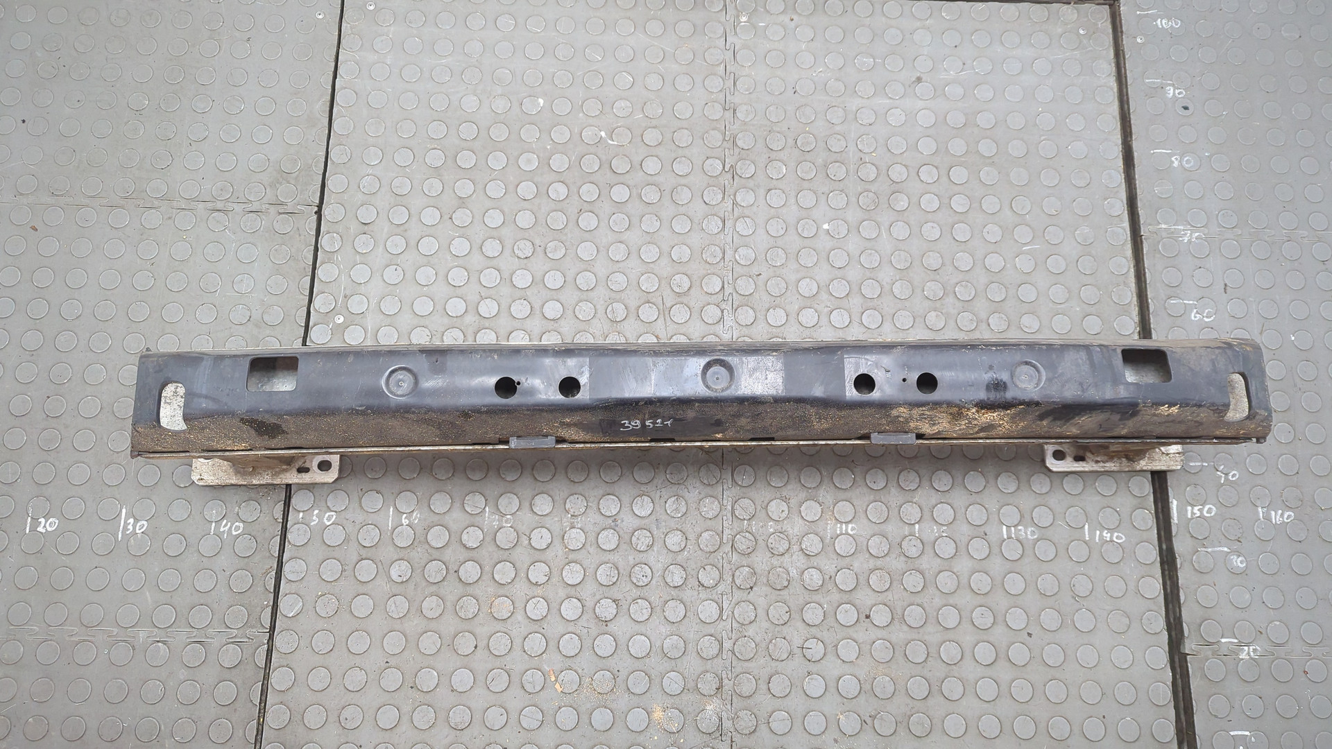 Усилитель переднего бампера