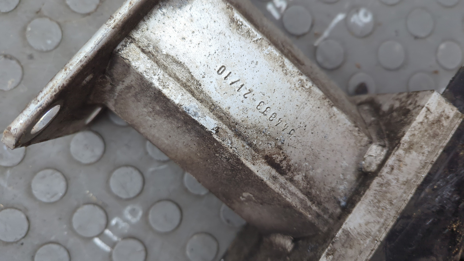 Усилитель переднего бампера