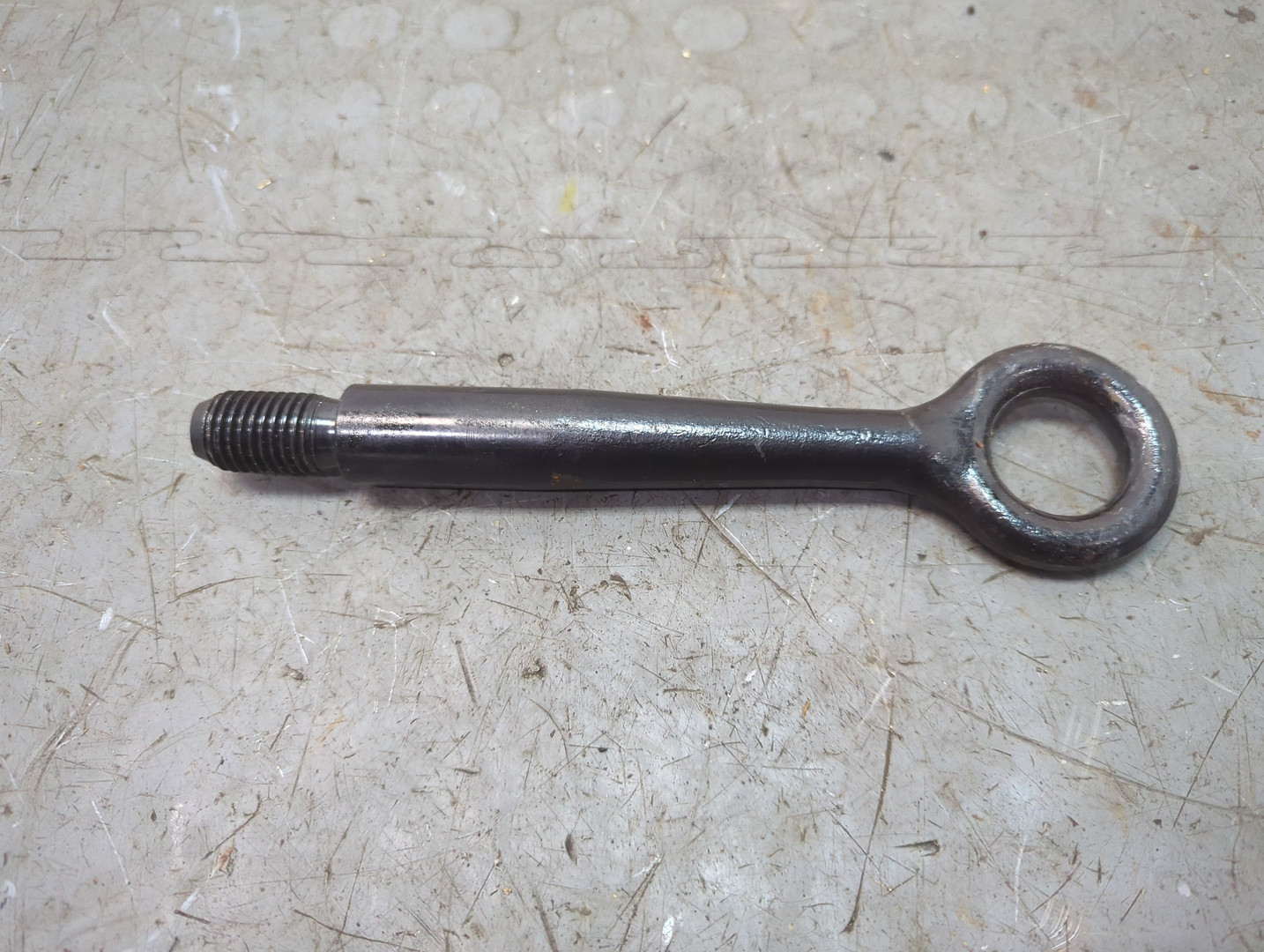 Крюк буксировочный