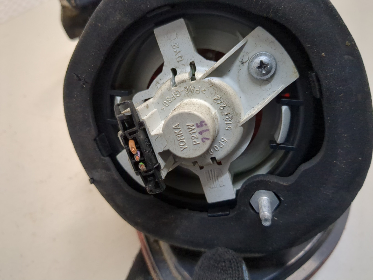 Фонарь задний правый