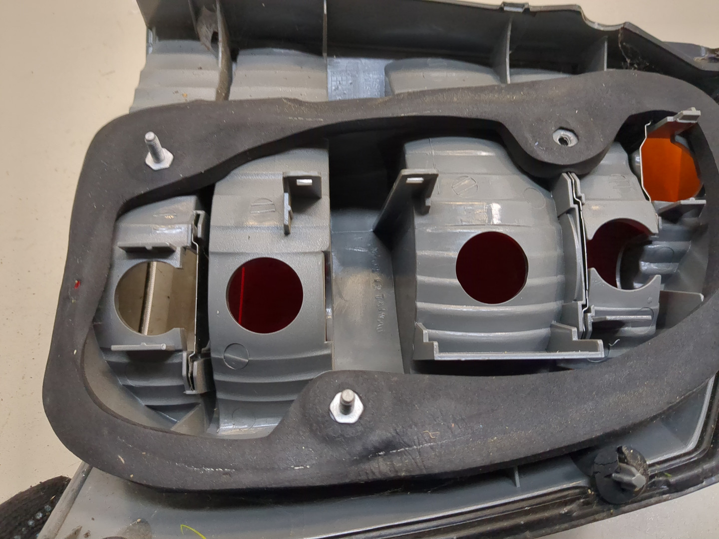 Фонарь задний левый