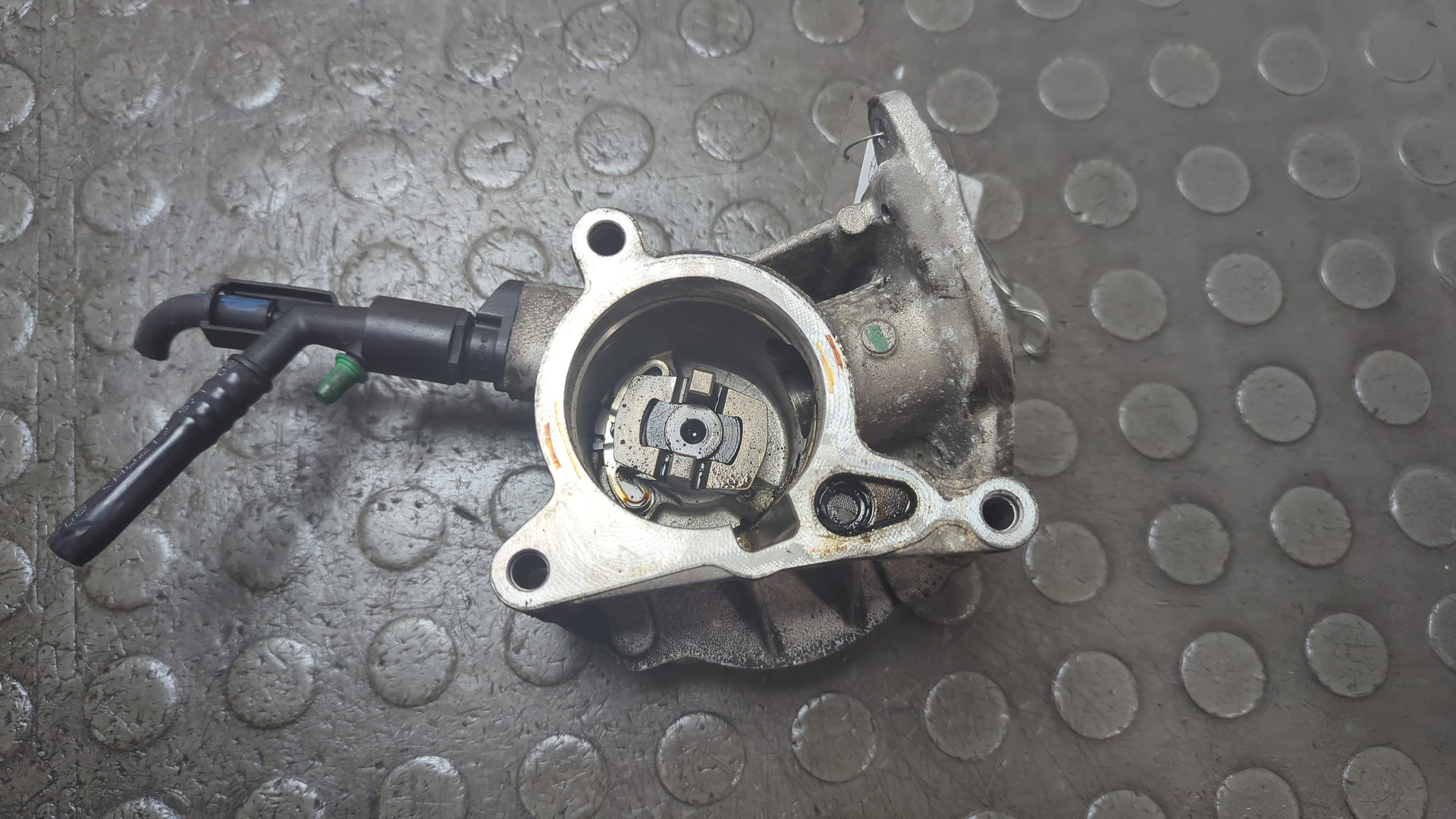 Насос вакуумный