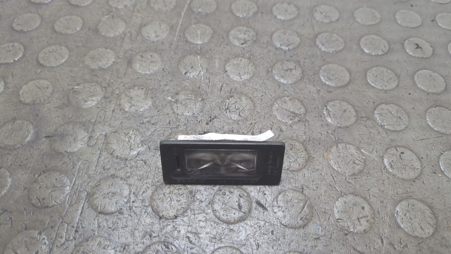 Фонарь подсветки номера