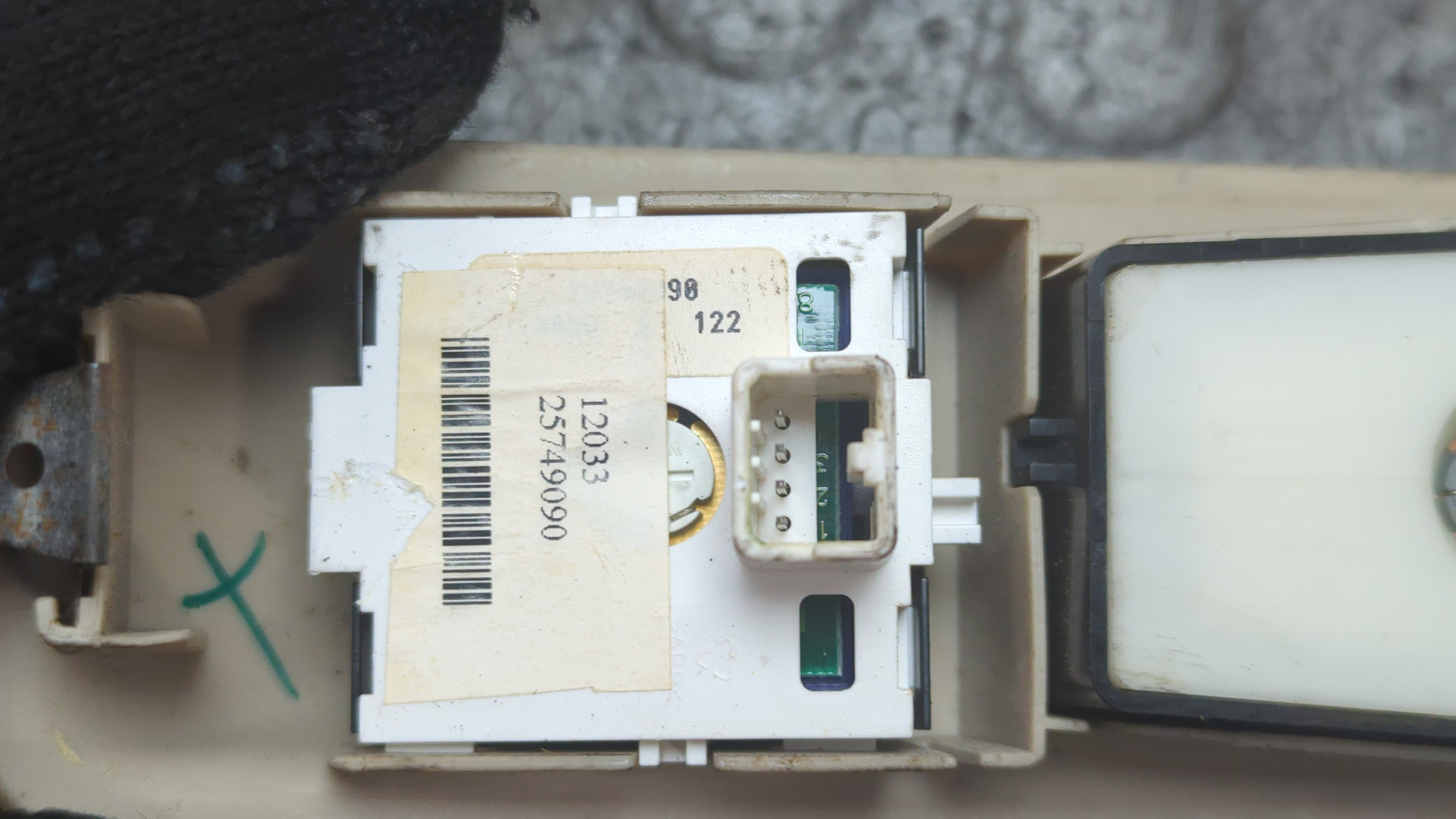 Кнопка стеклоподъемника