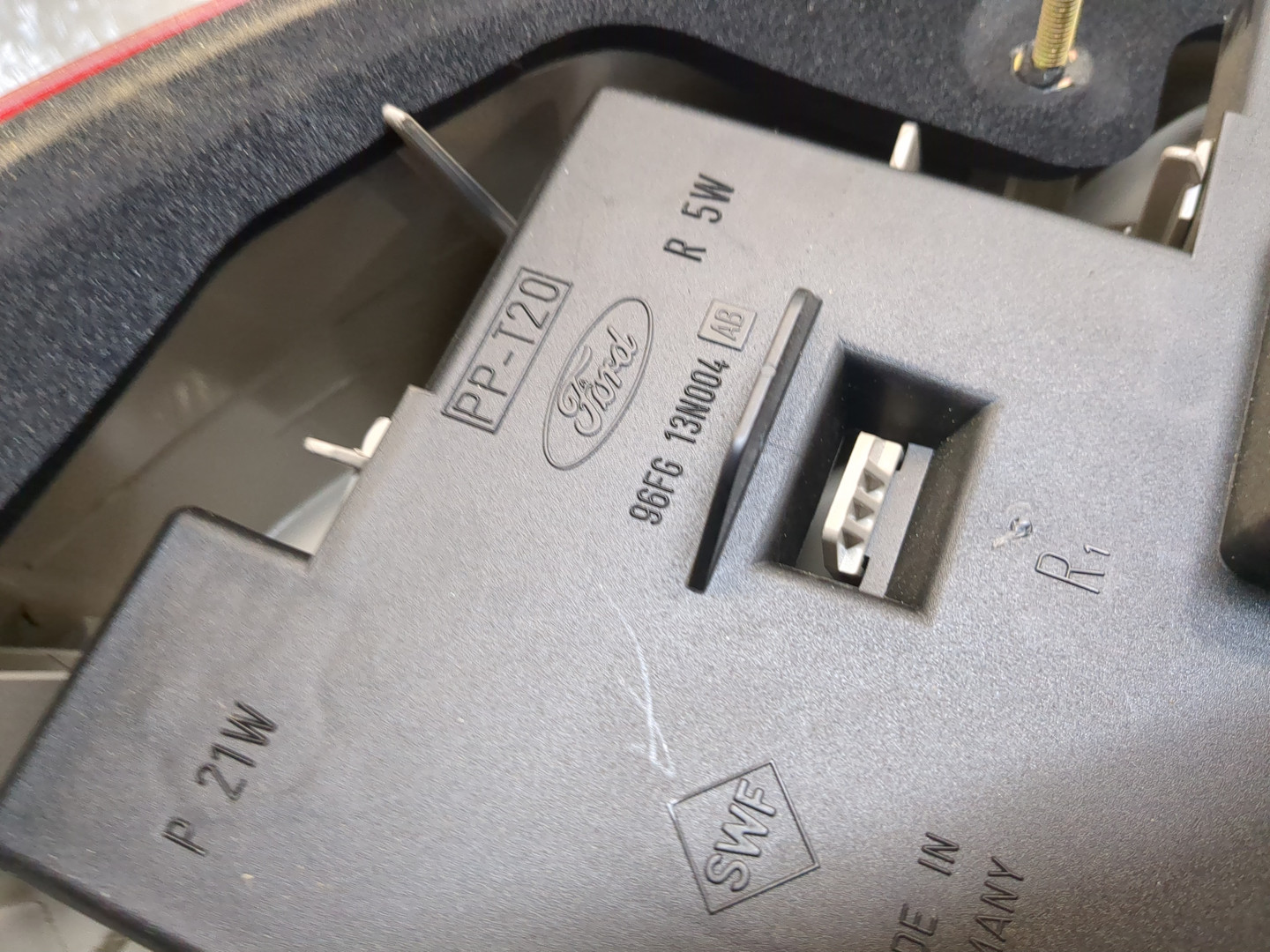 Фонарь задний правый