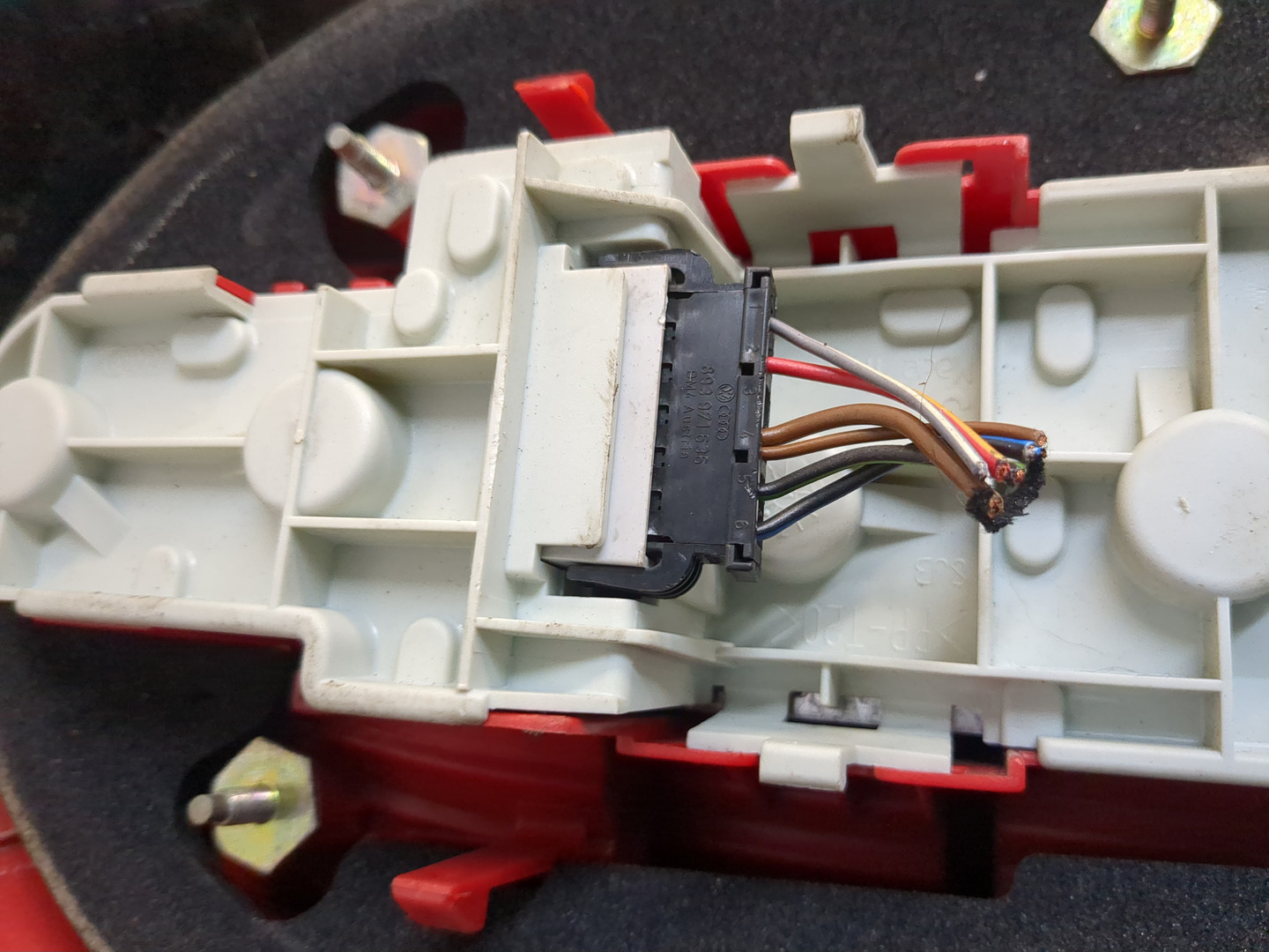 Фонарь задний правый